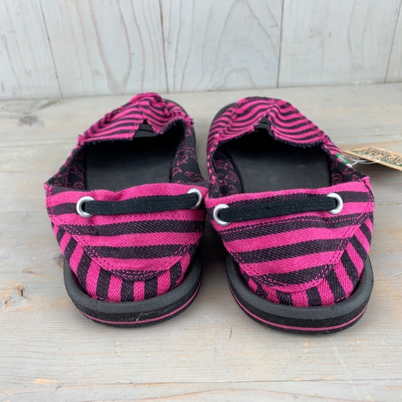 SANUK CASTAWAY PINK AND BLACK STRIPED SHOES NWT - Picture 5 of 6